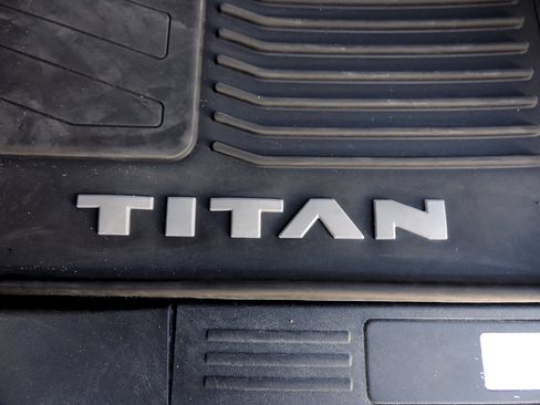 Used 2020 Nissan Titan SV w/ SV Convenience Package RWD image 12