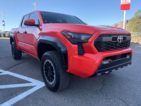 Certified 2024 Toyota Tacoma TRD Off-Road image 11