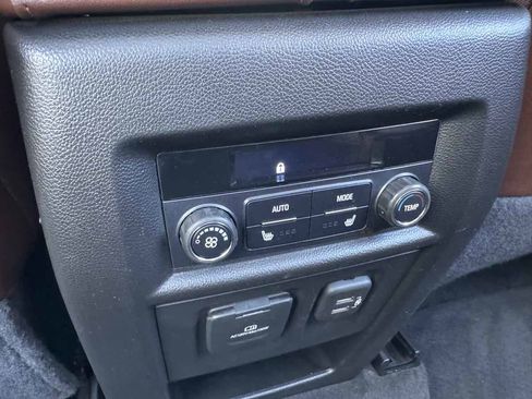 Used 2019 Chevrolet Traverse High Country image 28