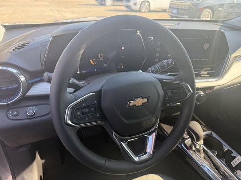 New 2026 Chevrolet Trax LT w/ Sunroof Package image 26