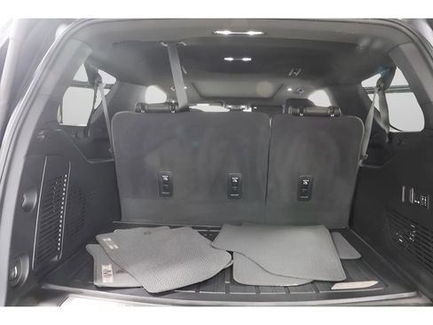 Used 2024 GMC Yukon XL Denali image 28