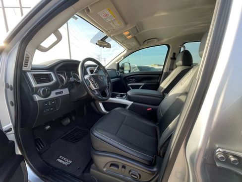 Used 2019 Nissan Titan PRO-4X image 14