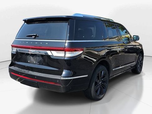 Used 2023 Lincoln Navigator Reserve AWD/4WD image 3