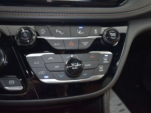 New 2026 Chrysler Pacifica Pinnacle w/ Trailer Tow Group AWD/4WD image 27