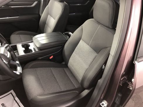 Used 2025 GMC Acadia Elevation image 10