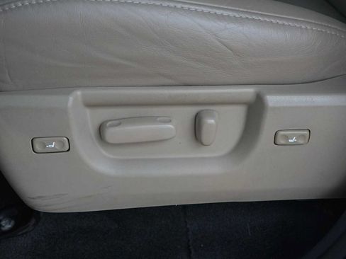 Used 2013 Toyota Sequoia Platinum RWD image 12