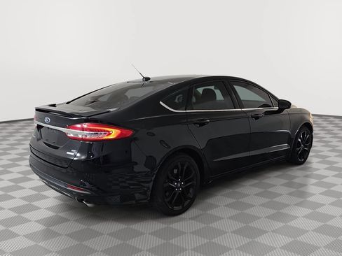 Used 2018 Ford Fusion SE w/ Equipment Group 201A FWD image 8