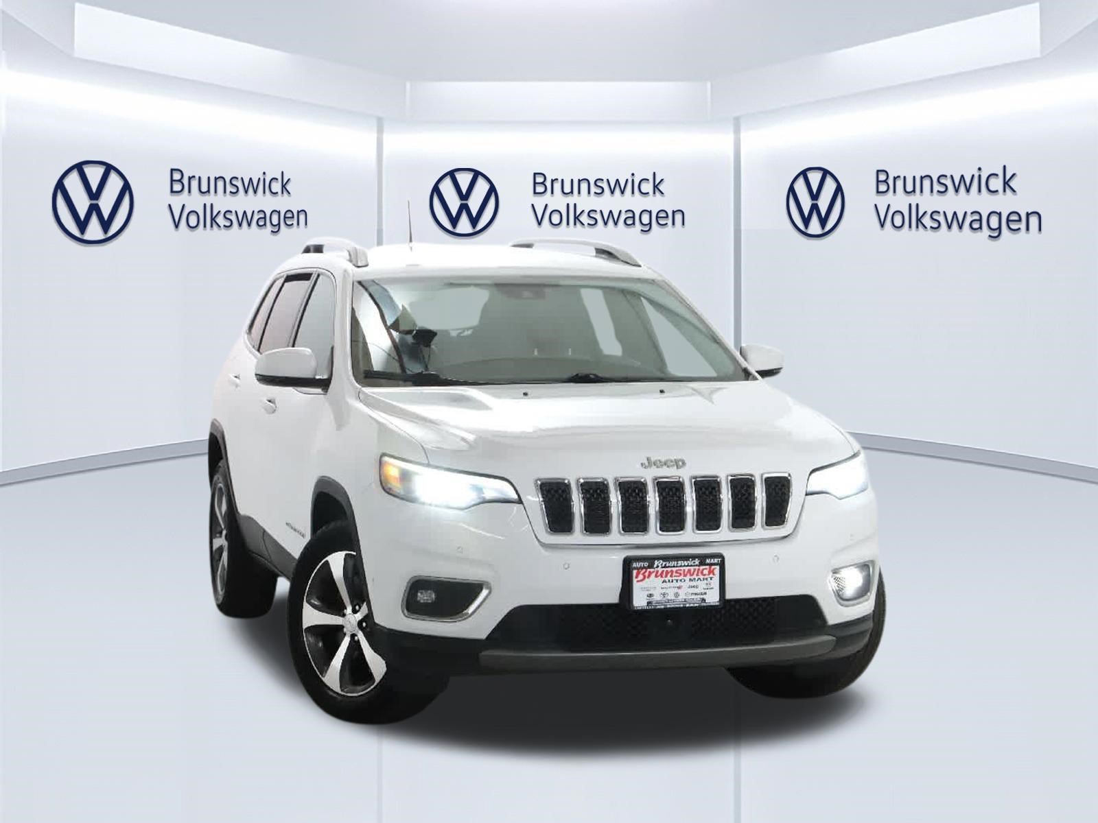 Used 2019 Jeep Cherokee Limited w/ Technology Group AWD/4WD image 2