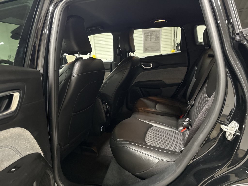 Used 2024 Jeep Compass Latitude AWD/4WD image 22