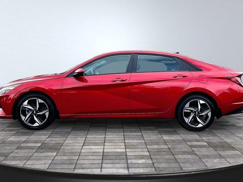 Used 2023 Hyundai Elantra SEL w/ Convenience Package FWD image 4