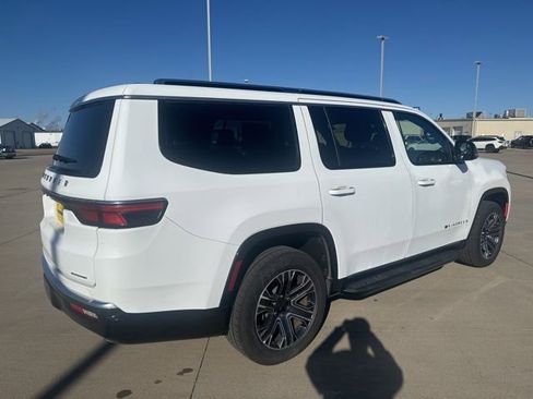 Used 2024 Jeep Wagoneer Series II AWD/4WD image 7