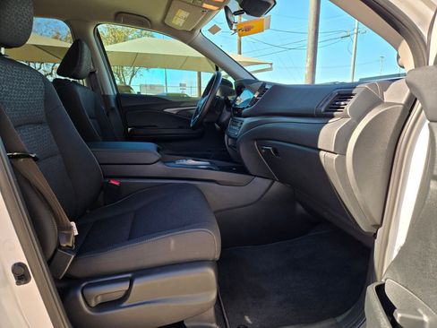Used 2025 Honda Ridgeline Sport image 32