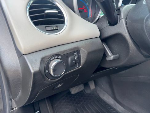 Used 2015 Chevrolet Cruze LS FWD image 13