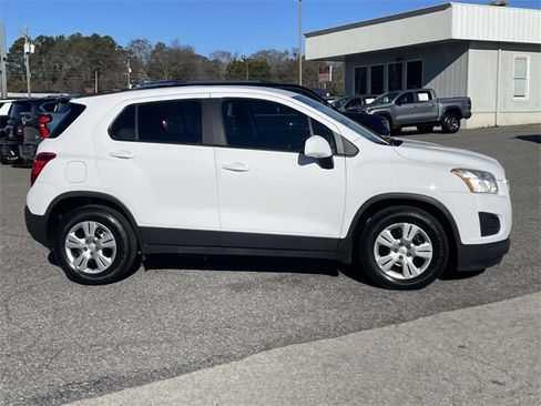 Used 2016 Chevrolet Trax LS image 2