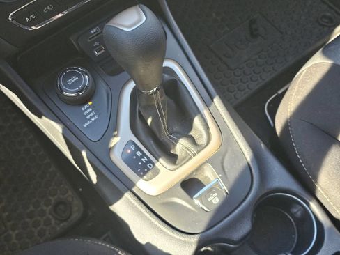 Used 2017 Jeep Cherokee Sport AWD/4WD image 42