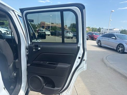 Used 2014 Jeep Patriot Latitude AWD/4WD image 24
