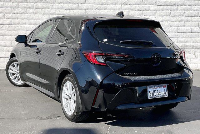 Used 2025 Toyota Corolla SE w/ SE Package FWD image 10