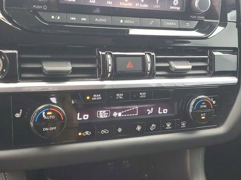 Used 2022 Nissan Pathfinder SV FWD image 28