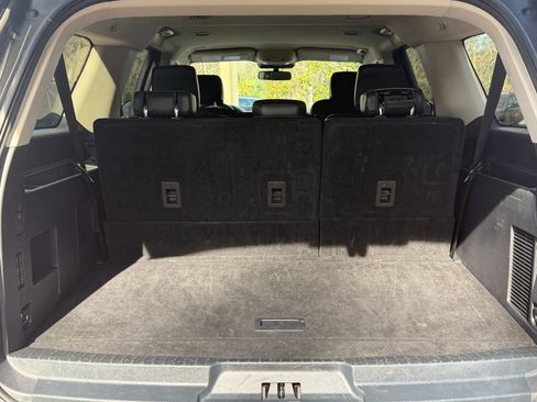 Used 2024 Ford Expedition Max XLT image 7