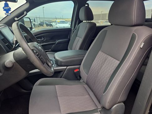 Used 2023 Nissan Titan SV w/ SV Convenience Package AWD/4WD image 14