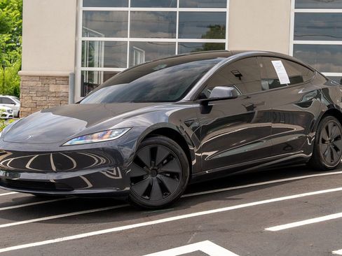 Used 2025 Tesla Model 3 RWD image 2