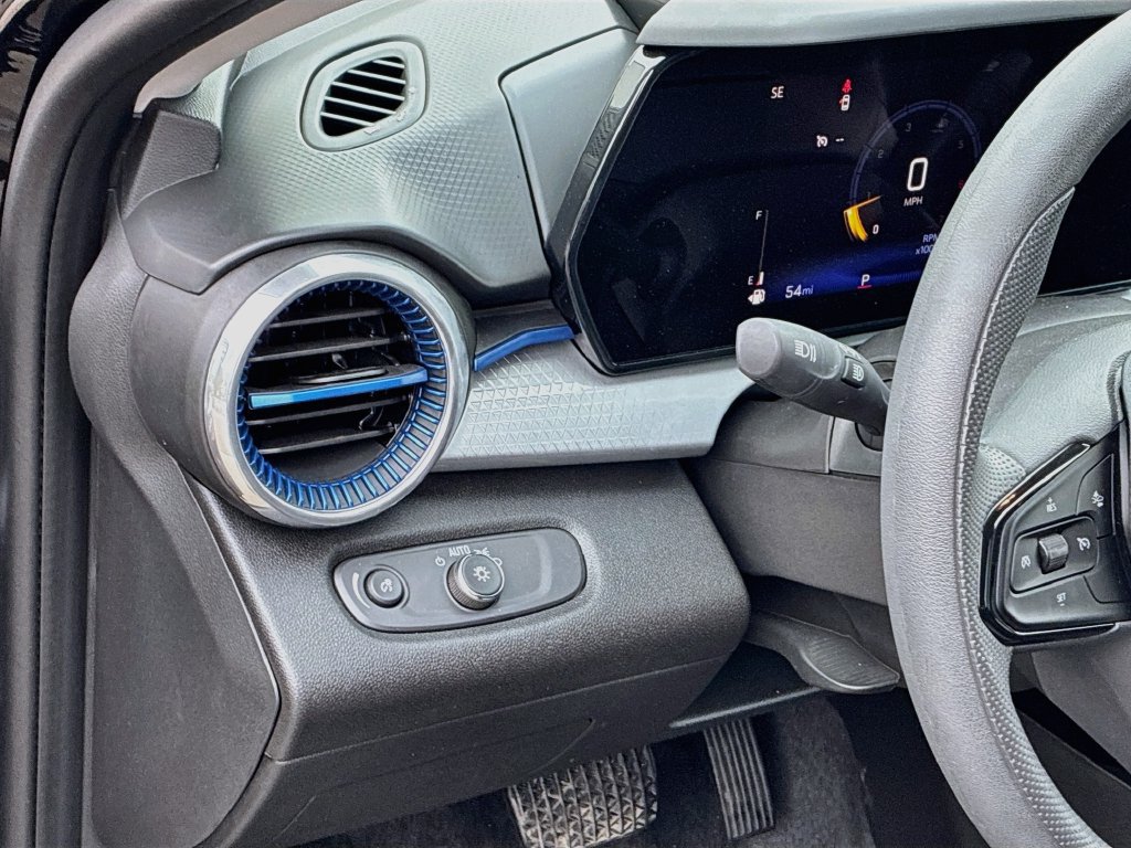Used 2026 Chevrolet Trax LT FWD image 10