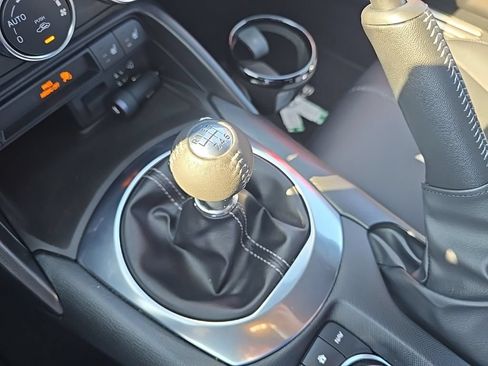 Used 2022 MAZDA MX-5 Miata RF Grand Touring RWD image 18