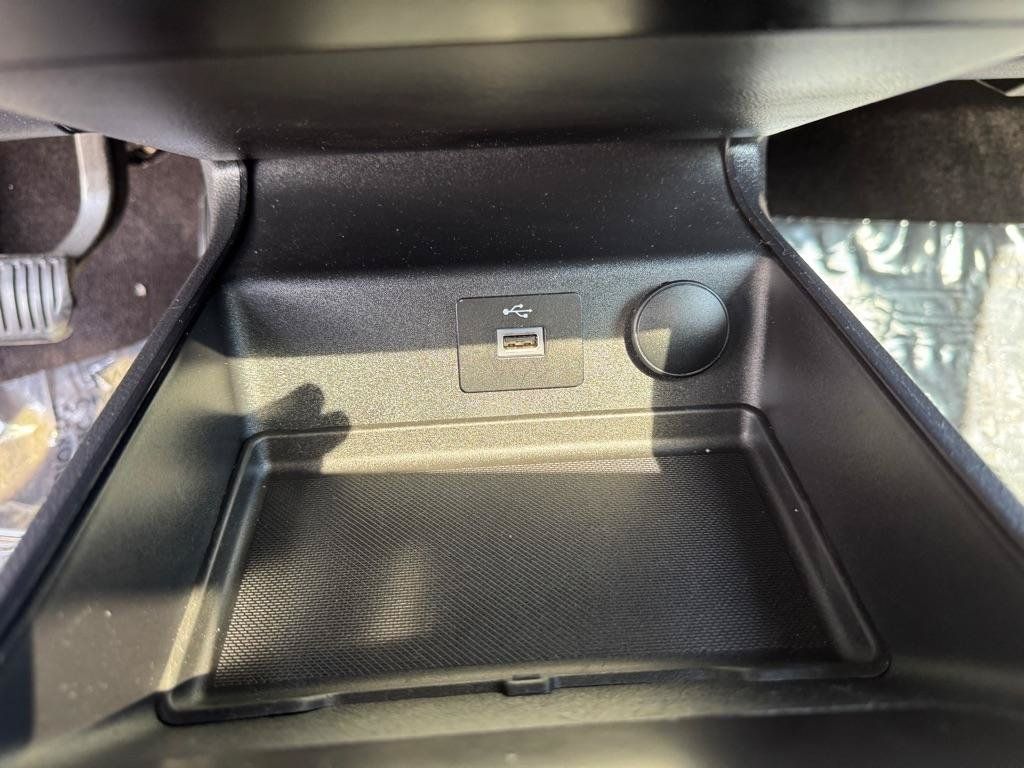 Used 2017 Ford Fusion SE w/ Equipment Group 601A FWD image 40