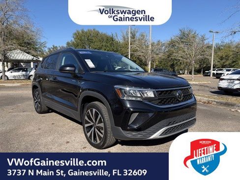 Certified 2024 Volkswagen Taos SE image 1