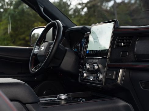Used 2023 Ford Expedition Limited RWD image 13