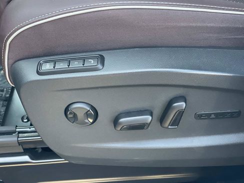 Certified 2025 Volkswagen ID. Buzz Pro S RWD image 21
