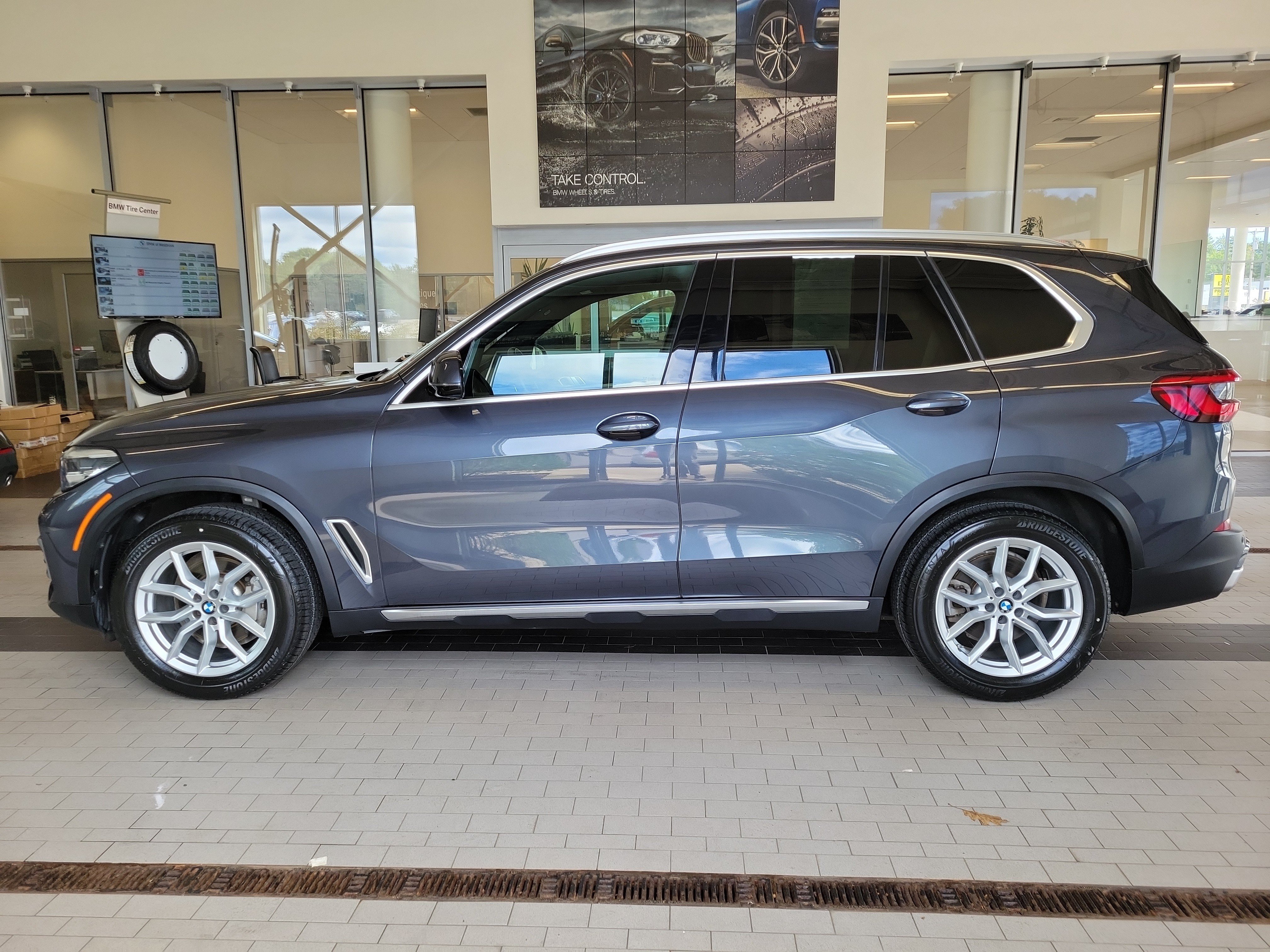 Used 2019 BMW X5 xDrive40i w/ Premium Package 2 AWD/4WD image 8