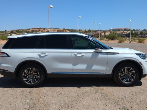 Used 2023 Lincoln Aviator AWD w/ Class IV Trailer Tow Package image 2