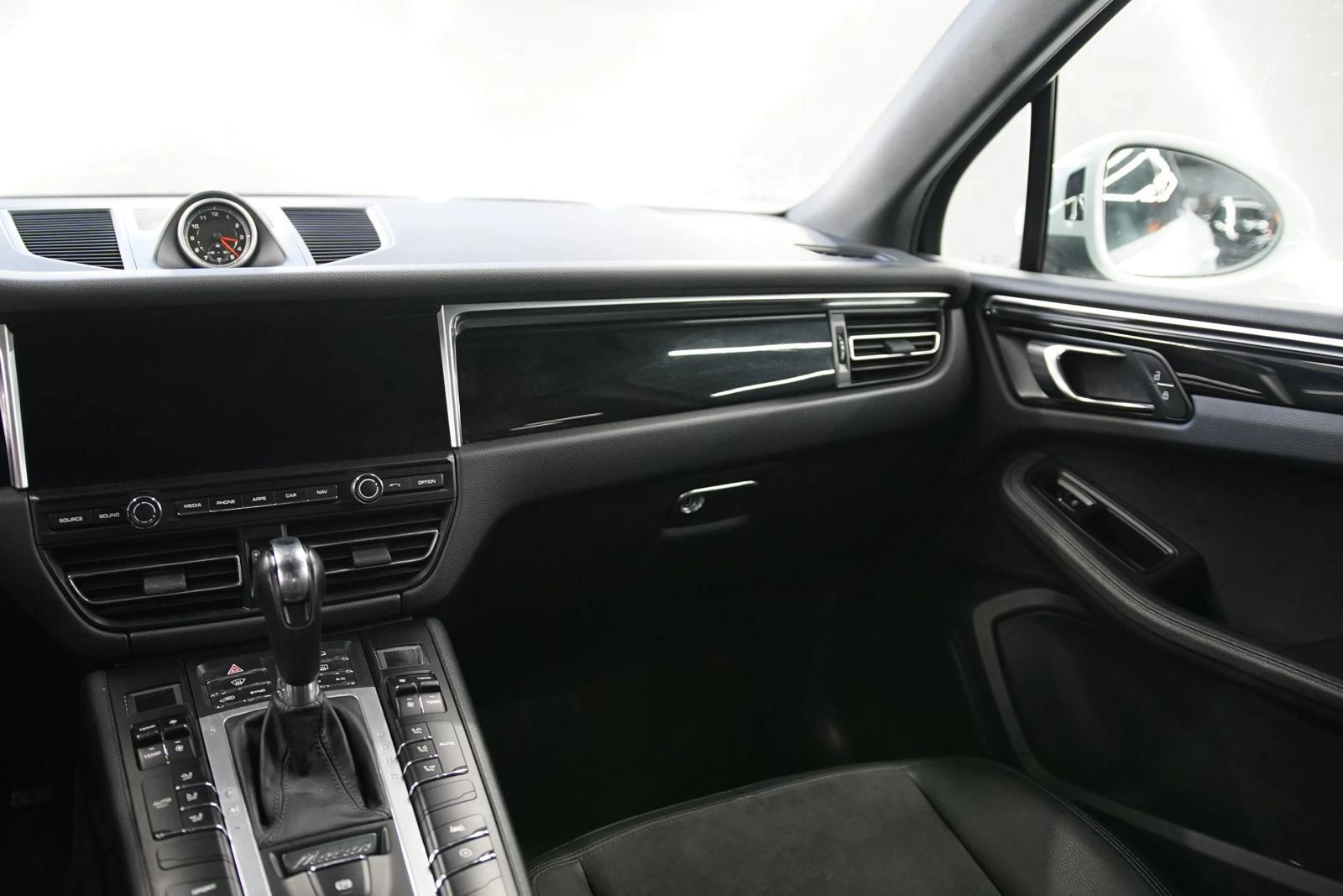 Used 2019 Porsche Macan AWD/4WD image 26