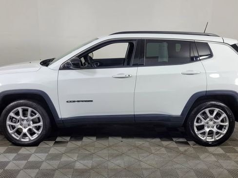 Used 2024 Jeep Compass Latitude image 4