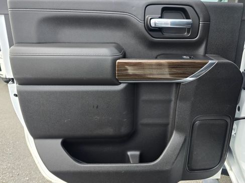 Used 2022 Chevrolet Silverado 2500 LT w/ Convenience Package image 18