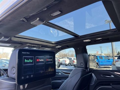 Certified 2024 Cadillac Escalade Sport Platinum w/ LPO, ONYX Package AWD/4WD image 17
