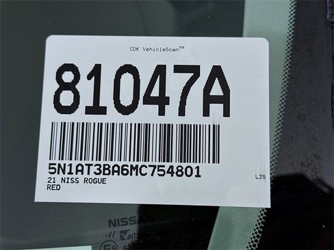 Certified 2021 Nissan Rogue SV w/ Premium Package image 31