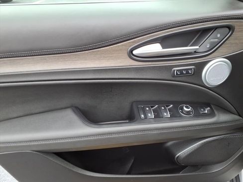 Used 2023 Alfa Romeo Stelvio Ti image 12