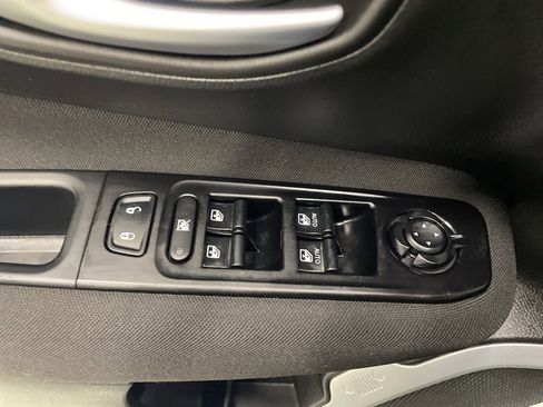 Used 2021 Jeep Renegade Sport image 12