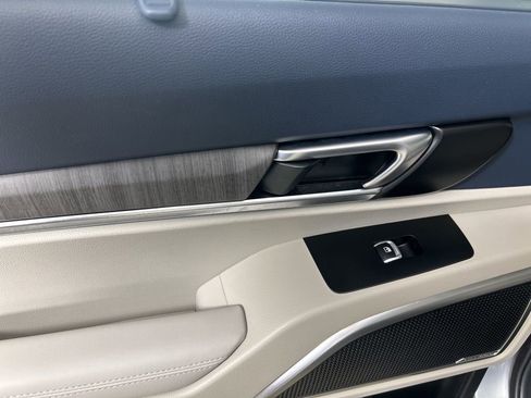 Used 2023 Kia Telluride EX w/ EX Captain's Chair Package image 28