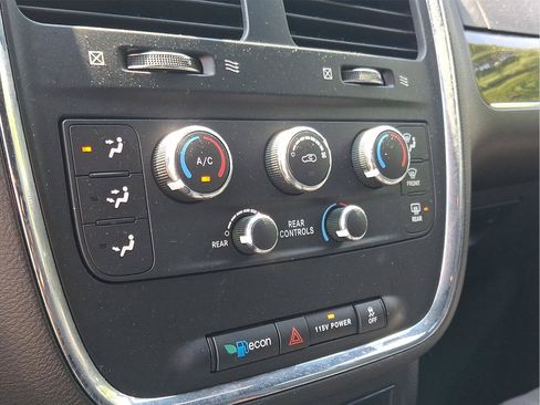 Used 2018 Dodge Grand Caravan SE FWD image 13