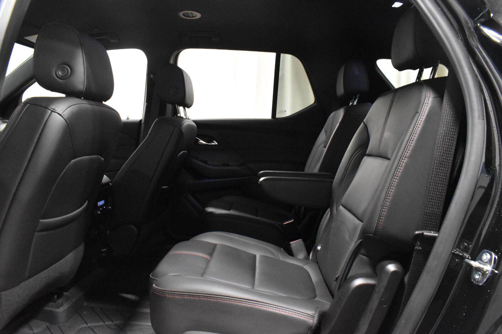 Used 2023 Chevrolet Traverse RS w/ LPO, Floor Liner Package FWD image 4