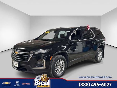 Used 2023 Chevrolet Traverse LT FWD image 1