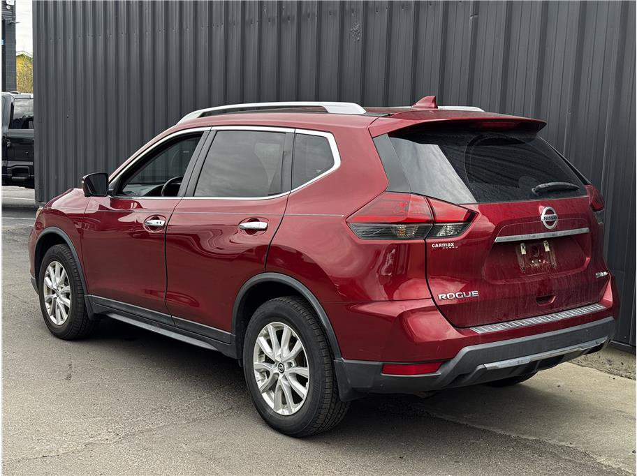 Used 2018 Nissan Rogue SV w/ Sun & Sound Touring Package AWD/4WD image 2