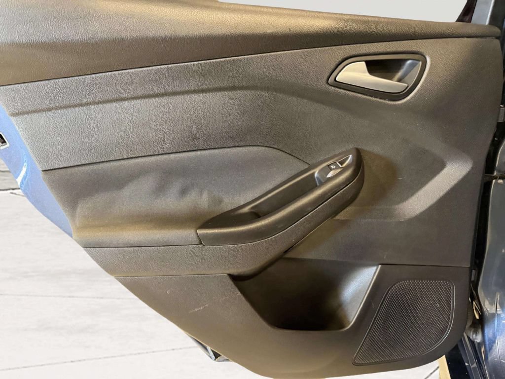 Used 2018 Ford Focus ST FWD image 21