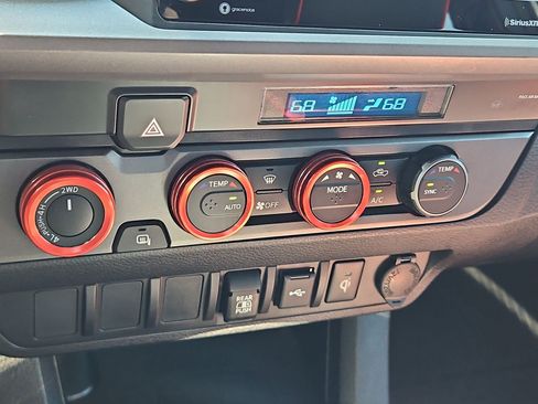 Used 2022 Toyota Tacoma TRD Off-Road AWD/4WD image 19