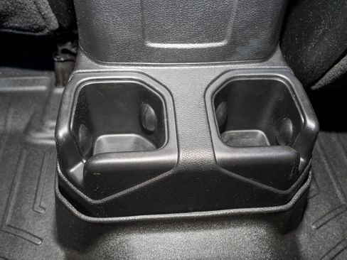 Used 2018 Jeep Wrangler Unlimited Sport image 19