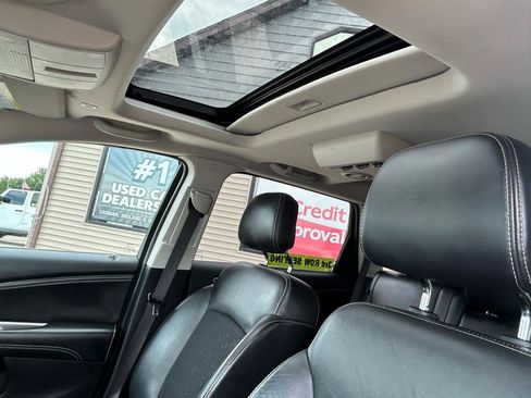 Used 2018 Dodge Journey Crossroad w/ Nav & Sun Group FWD image 18