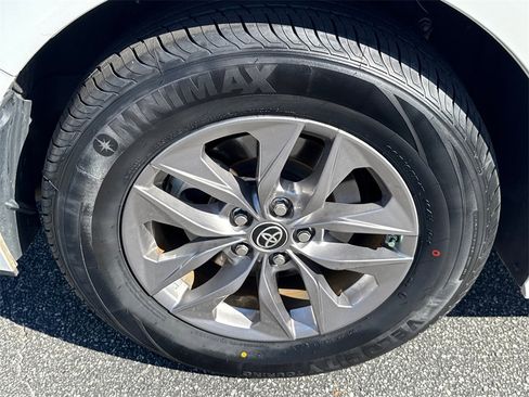 Used 2023 Toyota Sienna XLE image 16